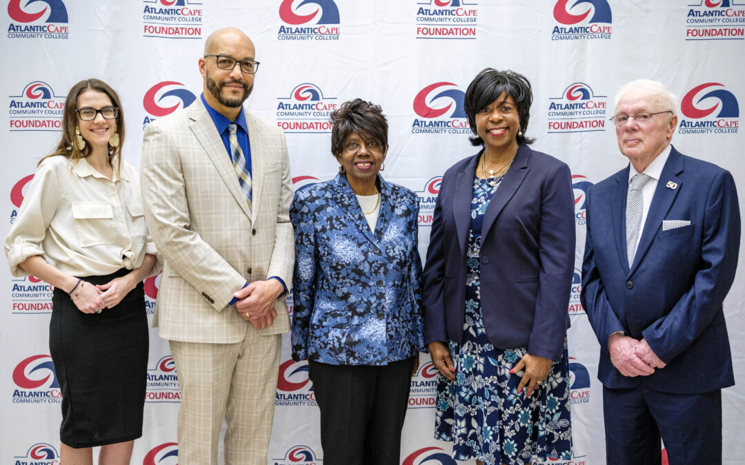 Annual Dinner Recognizes Six President’s Distinguished and Young Alumni and Community Service Recipients