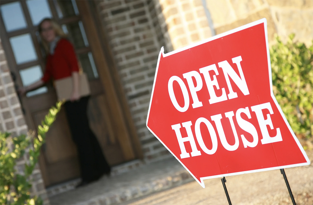 Proper etiquette when going to an open house